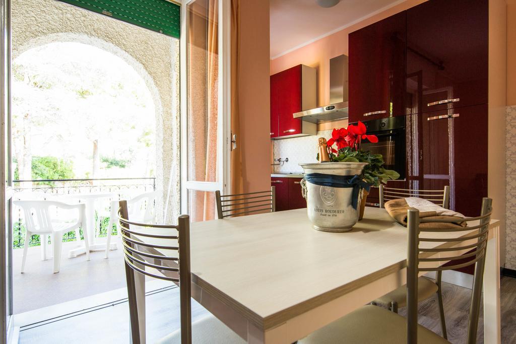 Hotel Riviera Pietra Ligure Buitenkant foto