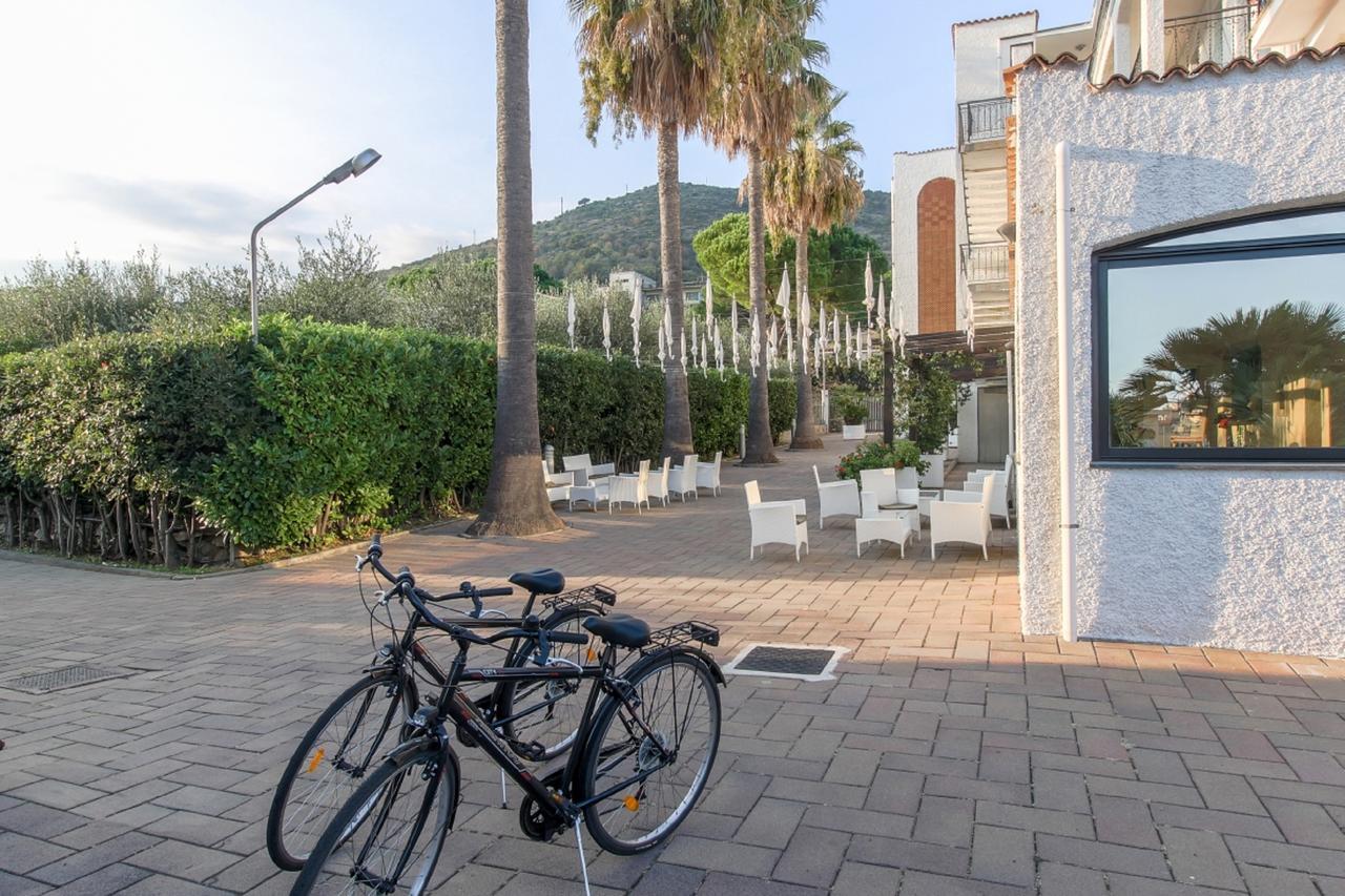 Hotel Riviera Pietra Ligure Buitenkant foto
