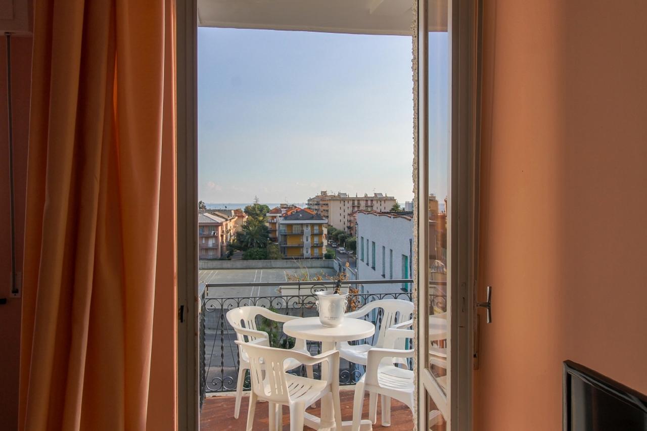 Hotel Riviera Pietra Ligure Buitenkant foto