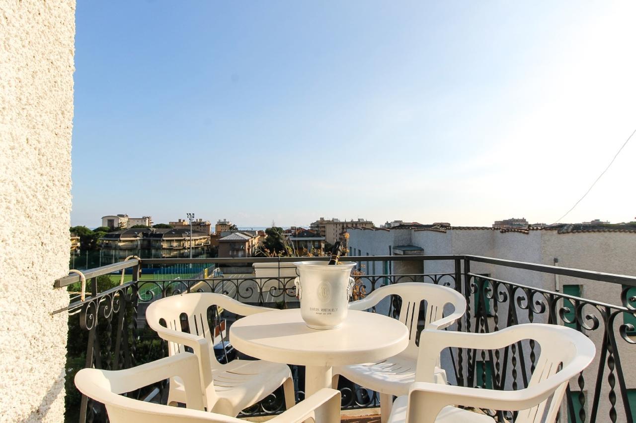 Hotel Riviera Pietra Ligure Buitenkant foto