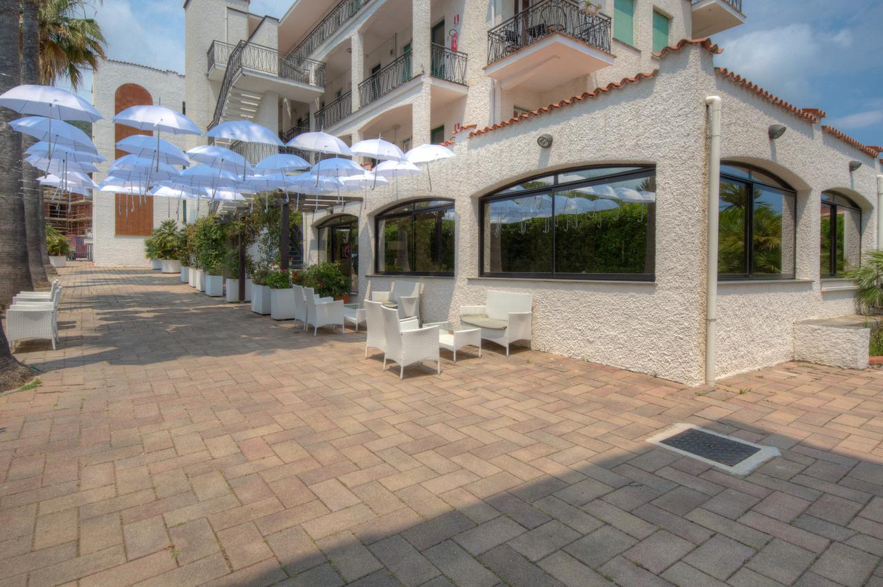 Hotel Riviera Pietra Ligure Buitenkant foto