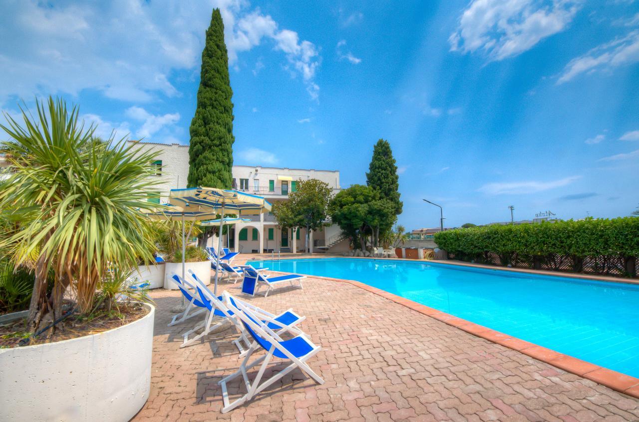 Hotel Riviera Pietra Ligure Buitenkant foto