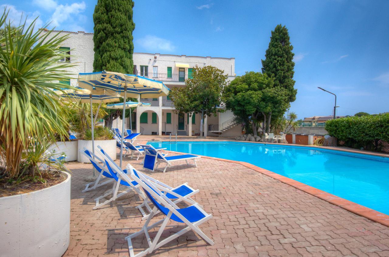Hotel Riviera Pietra Ligure Buitenkant foto