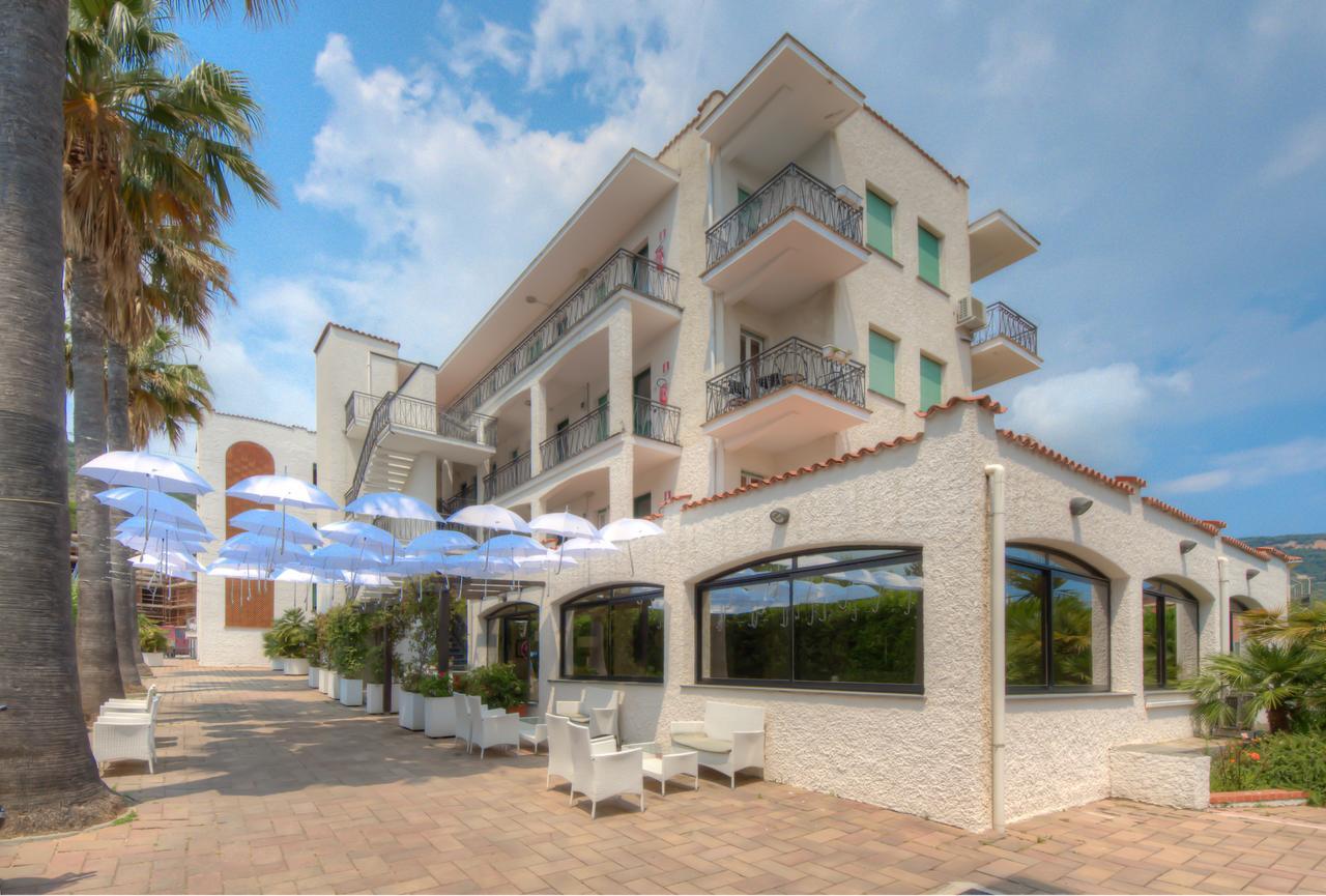 Hotel Riviera Pietra Ligure Buitenkant foto