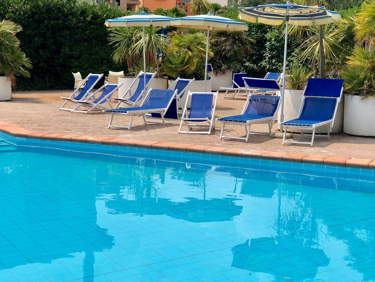 Hotel Riviera Pietra Ligure Buitenkant foto