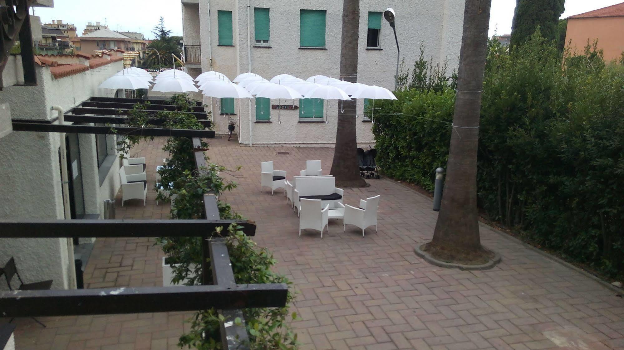 Hotel Riviera Pietra Ligure Buitenkant foto