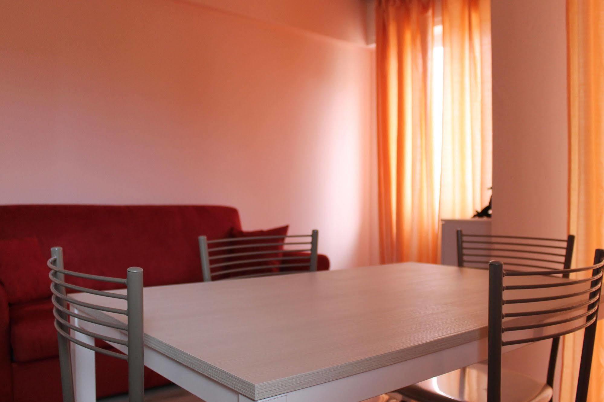 Hotel Riviera Pietra Ligure Buitenkant foto
