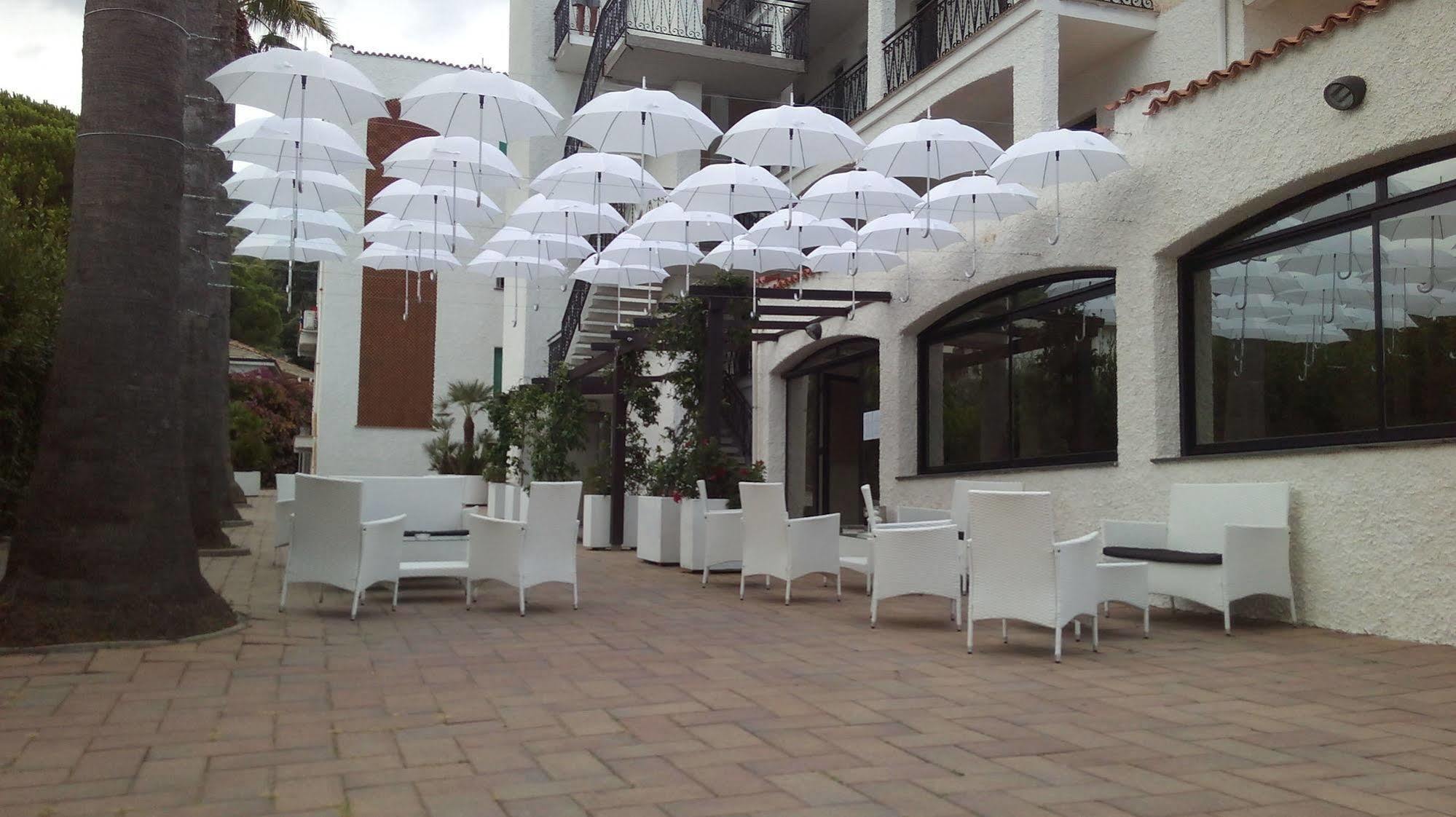 Hotel Riviera Pietra Ligure Buitenkant foto