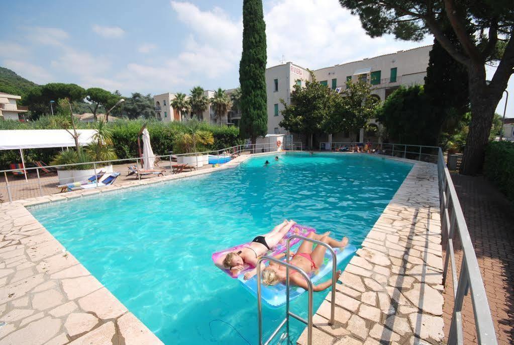 Hotel Riviera Pietra Ligure Buitenkant foto