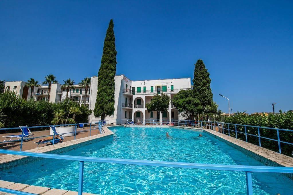 Hotel Riviera Pietra Ligure Buitenkant foto